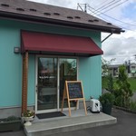 キムラベーカリー - 店舗はペパーミントグリーンが基調の外観