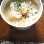 東京豆漿生活 - 翌朝朝食に頂きました(*´艸｀)✩.*˚
      油条はふやけてますが豆乳スープのお豆腐も崩すとホロホロ♡ラー油とお出汁の味､干しエビと大根もやっぱり美味しい！