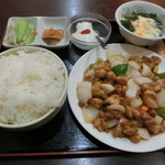 龍盛菜館 - 鶏肉とカシューナッツ炒め800円