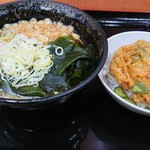 梅もと - 温天丼セット(580円)に生たまご(60円)をつけた。かき揚げ蕎麦には、セットがないようだった。