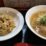 水舞饌 - シンプルラーメンと味わい深い焼飯の相性がいい。