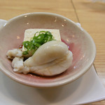 寿司・うなぎ 羽子吾 - お通し（イカの白子ポン酢和え）