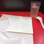 用心棒 - レンゲと紙エプロンが神