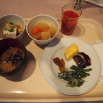 レストランセェールダルジャン - 奈良の和朝食を並べて