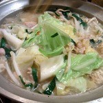 東心斎橋 ほおずき - さあ、出来上がりましたよ。 とっても美味しそうです。 鶏つくねも美味しそうに出来上がっていますね。 最初に、つくねちゃんから食べてみましょう。 わおっ、美味しい！！ これは、たまりませんよ。 出汁もバ