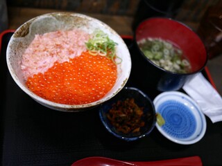 いくら家　丼 - ■マグロのタタキ生いくら 1380円