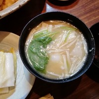 ろっこん - 具だくさんでおいしいみそ汁。
