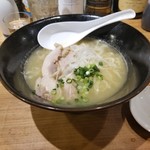 上州長屋酒房 一福 - 鶏そば　680円　〆の鶏そばはかなり本格的。