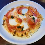 STAGIONE - フルーツトマトと水牛のモッツァレラチーズのピザ
            1200円