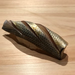 鮨 利﨑 - コハダの握り。
      美味し。