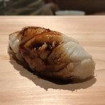 鮨 利﨑 - 穴子の握り。
      美味し。