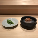 鮨 利﨑 - 白海老にマグロの酒盗を和えたもの。
      美味し。