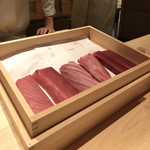 鮨 利﨑 - マグロ。
      美味し。