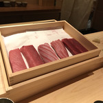 鮨 利﨑 - マグロ。
      美味し。