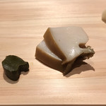 鮨 利﨑 - 煮アワビ。
      美味し。