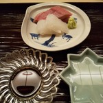 道人 - 能登のマグロと長崎のケンサキイカを塩酢と醤油で