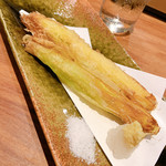 新橋 いっぱし - 揚げ物：ヤングコーンの天ぷら