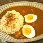 Roji Urano Curry Yasan Himawari - トマトチキンカレー 680円、トッピング ゆで玉子 +100円