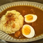 Roji Urano Curry Yasan Himawari - トマトチキンカレー 680円、トッピング ゆで玉子 +100円