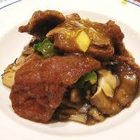 萬珍樓 本店 - 和牛モモ肉と舞茸の香り炒め：2,800円