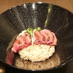 鉄板焼　ろじ - 【ランチ】１日２５食限定！国産牛ステーキガーリックライス丼￥1000(税抜)