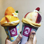 クレープリー チロル - マンゴースペシャル（特別バージョンミニマンゴー載せ）￥１９００・ピーチ＆クリーム￥１６００