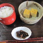 蕎麦屋まこと - 山でとれた有機米と厚焼き玉子に煮昆布