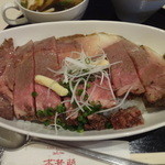 ビストロ茶葉蘭 - 大判のローストビーフ丼