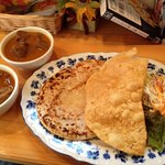 スリランカカリーの店 アンマー・カリヤ - チキンカレーとポークカレーとロッティーセット