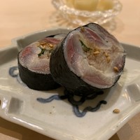 鮨 なんば 日比谷 - 3日酢締めした鰯 ガリとミョウガ 愛知衣崎町の海苔
