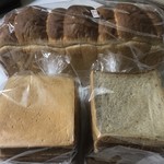Kopperia - 手前 食パンの耳
                        奥は イギリス食パン