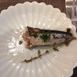 サラマンジェ ド ヨシノ - イワシのコンフィ・・写真撮る前に頭側を食べちゃってます＾＾；