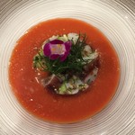 サラマンジェ ド ヨシノ - 佐島のタコ　れいかトマトのガスパチョを注いでいただきます