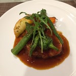 サラマンジェ ド ヨシノ - 宮城の「黒の豚」　黒コショウソースで