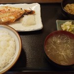 Ryouzampaku - ランチ金目鯛？粕漬け定食750円。平日12:20往訪。７つ程あるメニューで選択肢２つ。待ち無し。半分程の入り。