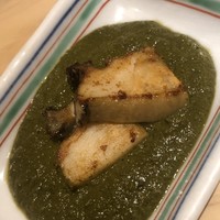 すし岩瀬 - 蒸し鮑を軽くソテー。たっぷりの肝ソースでいただきます