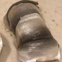 すし岩瀬 - 舞阪産の新子。三枚付け。先週まではキロ10万円の卸値。今日は5万円。この季節の風物詩