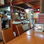 ハビビ ハラル レストラン - 席から厨房を望む