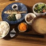 Tsutsujigaoka No Shokutaku Ito - 本日の焼魚定食（鮎の塩焼き）