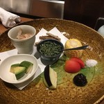 新橋 いっぱし - 前菜盛り　水茄子1切れ喰っちまいました（笑）