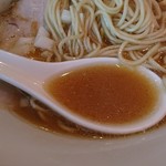 らーめん芝浜 - スープはこんな感じです。美味しいですよーーー。