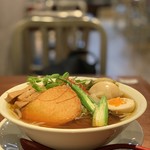 SEATTLE RAMEN STAND - 味玉ベジタブルラーメン 950円。