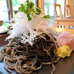 時香忘 - 極粗挽き寒ざらし熟成 イカスミ蕎麦（数量限定）