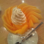 フルーツパーラーゴトー - ピンクマンゴーパフェ、あっさりほんのり甘めなマンゴー