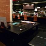 焼肉酒家 牛さくら - カウンター席と座敷が有ります