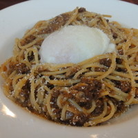 マーケットレストラン AGIO ルミネ横浜店 - 贅沢ミートソース1580円　★★★★4.5　看板メニューの挽き肉がたっぷり。モチモチのパスタに牛挽き肉ソースと温泉卵をからめると美味いーo(^-^o)(o^-^)o