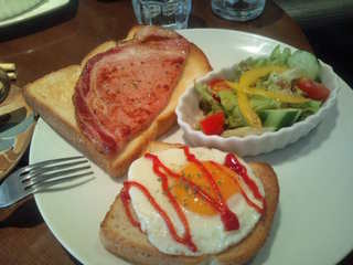 Cafe PABLO - パンは耳までやわらかく、ハムも玉子も絶品でした。