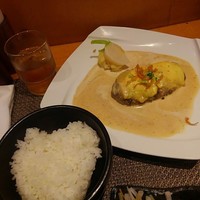 旬菜ステーキ処 らいむらいと - らいむらいと風チーズハンバーグ(200g)(ライス・サラダ付)1,380円(税込)