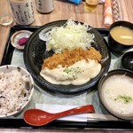 ご飯ととろろ とろ麦 - 白いとんかつ