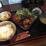 居酒屋 万 - 居酒屋 万　「油淋鶏」900円(税抜、税込で972円)